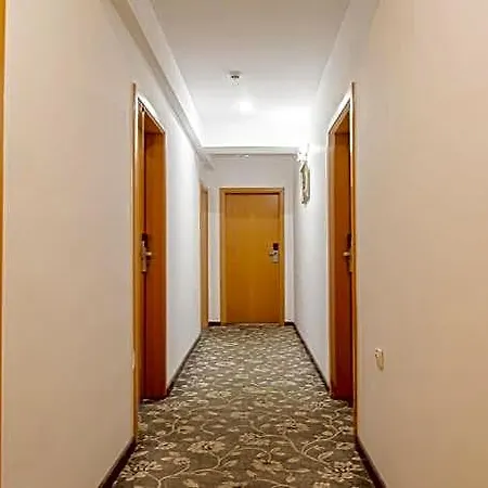 Muresan House Отель Брашов